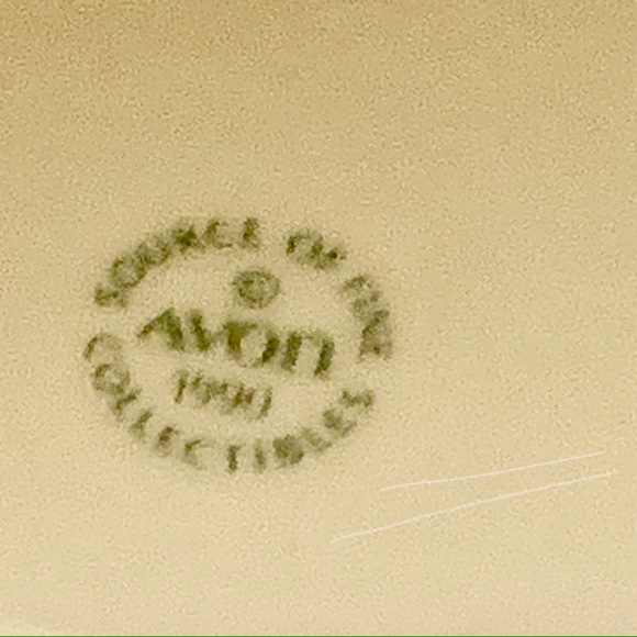 Avon 1990 Waiting for Santa Porcelain Collector’s Christmas Bell Vintage Y2K - Picture 4 of 4